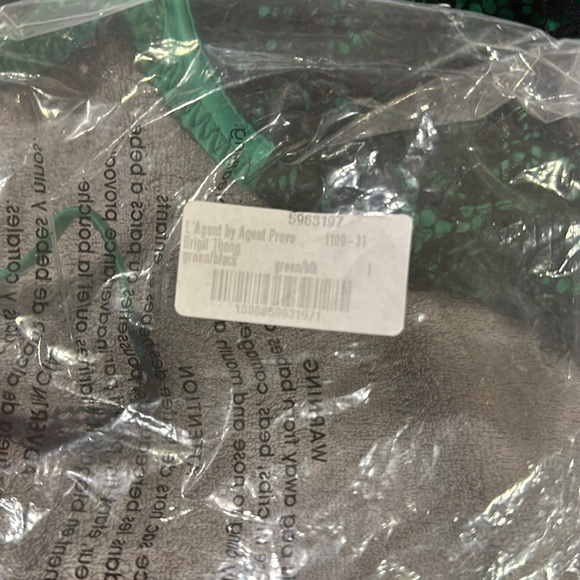 L’AGENT Brigit black and green lace lingerie set - Picture 11 of 11